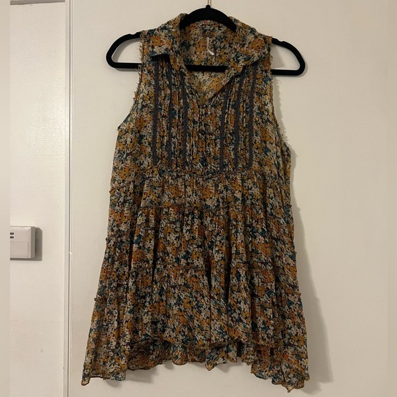 Free People Tops - Free People Floral Sleeveless Blouse size XS (N116)